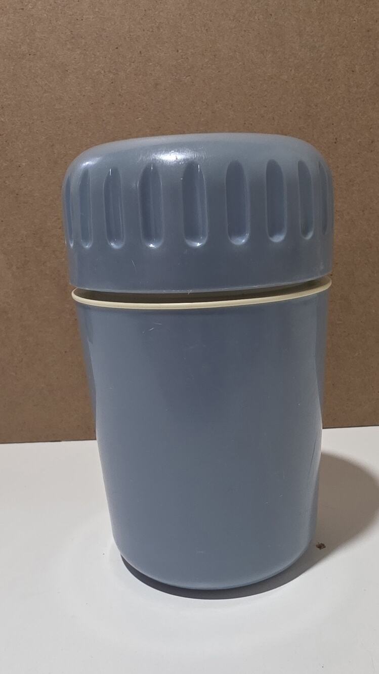 Tupperware Thermos Hot Cold Light Blue 2144A 16 oz Soda Can Vintage twist lid